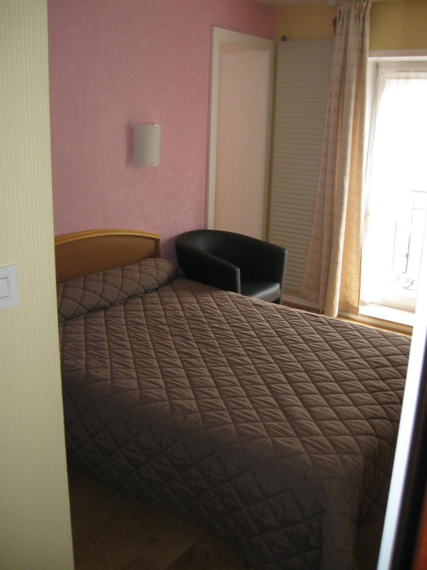 Hotel Cheval De Bronze Remiremont Eksteriør billede