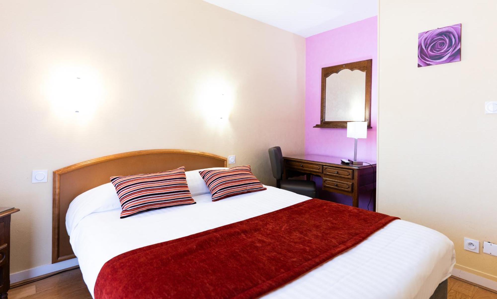 Hotel Cheval De Bronze Remiremont Eksteriør billede