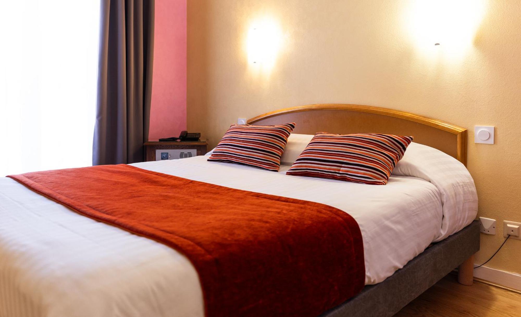 Hotel Cheval De Bronze Remiremont Eksteriør billede