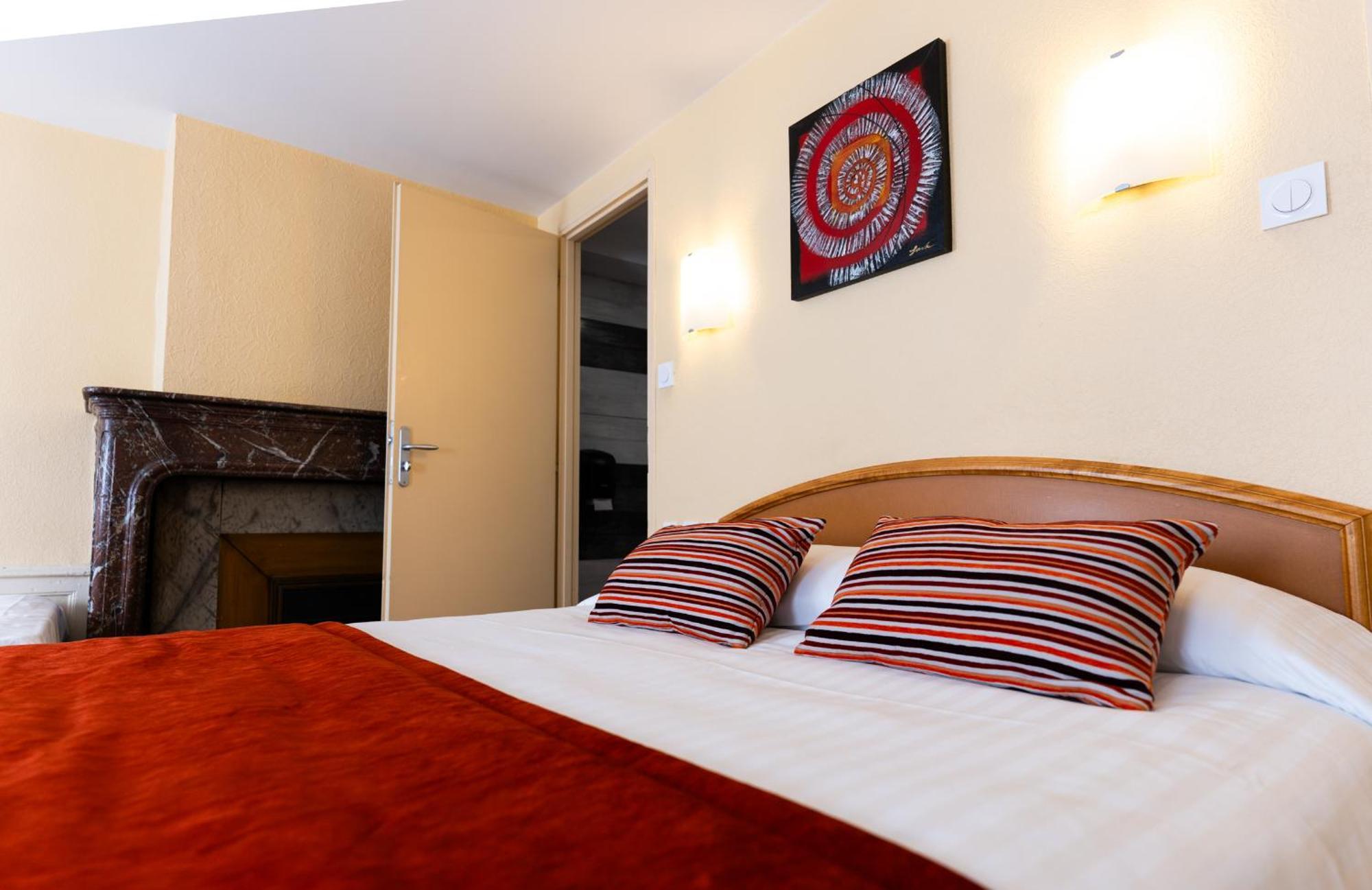 Hotel Cheval De Bronze Remiremont Eksteriør billede