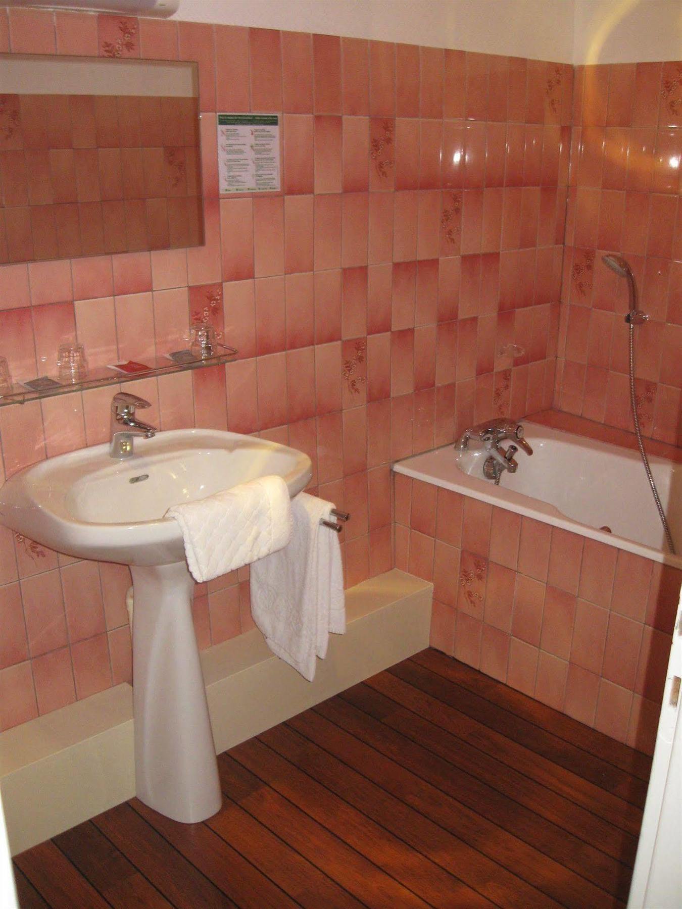 Hotel Cheval De Bronze Remiremont Eksteriør billede