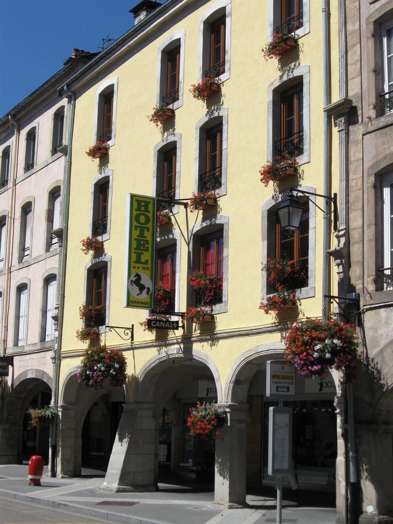 Hotel Cheval De Bronze Remiremont Eksteriør billede