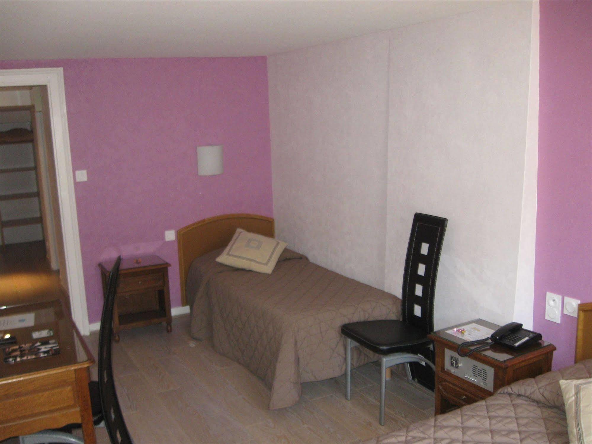 Hotel Cheval De Bronze Remiremont Eksteriør billede